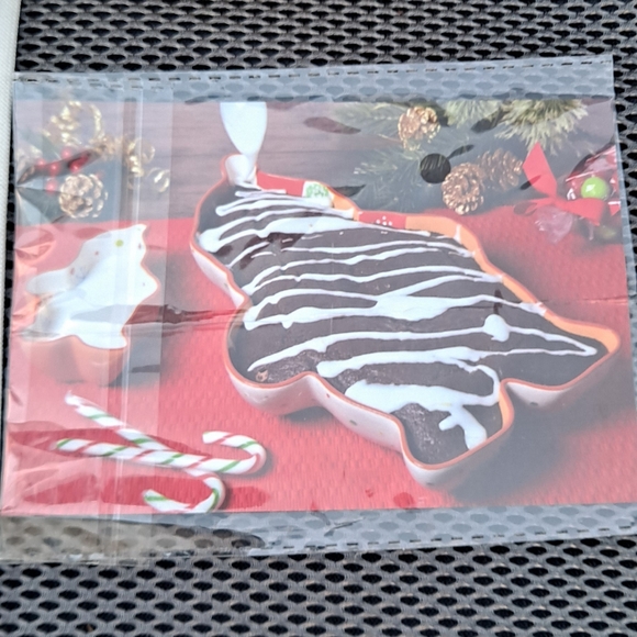 Temptations Bakeware Gingerbread with 2 ramekin Gingerbread men!Recipe card ♥️ - Picture 3 of 4